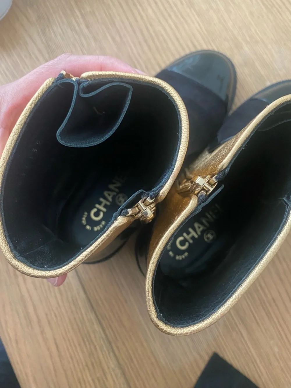Chanel metallic gold and black booties 2018 collection - Picture 6 of 8